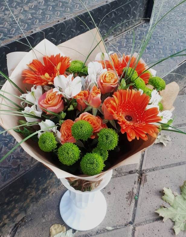 Букет цветов из: Герберы, Хризантемы, Альстромерии и Розы в Суде