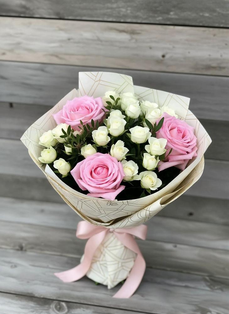 Букет цветов из: Розы в Суде