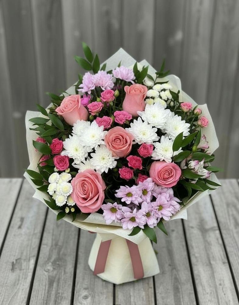 Букет цветов из: Альстромерии, Гвоздики, Розы и Хризантемы в Суде