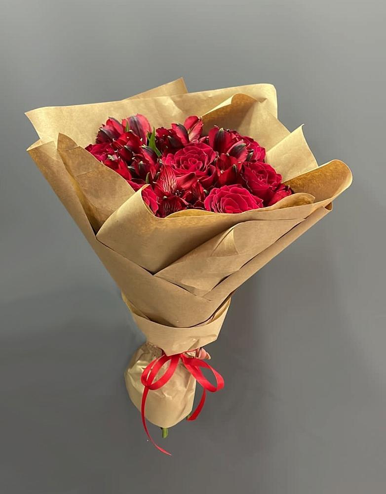 Букет цветов из: Альстромерии и Розы в Суде