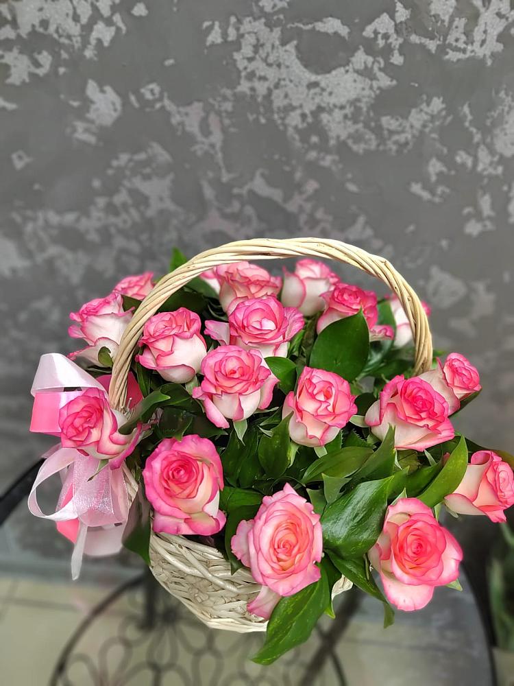 Цветочная композиция из Розы в корзине в Суде