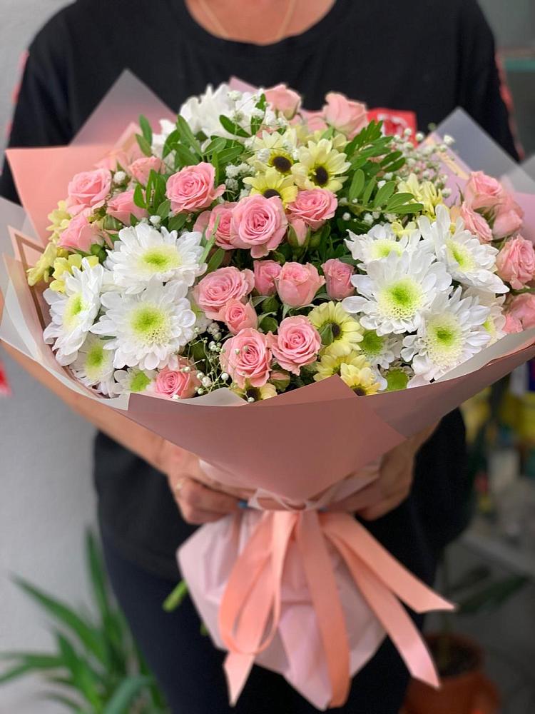 Букет цветов из: Розы и Хризантемы в Суде