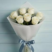 Букет 7 Белых роз Эдлесс Лав в Суде