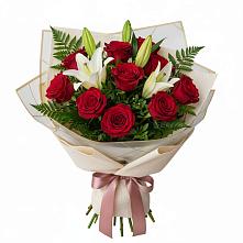 Букет цветов из:  Лилии и Розы в Суде