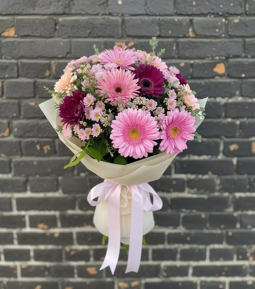 Букет цветов из: Герберы и Хризантемы в Суде