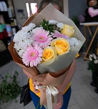 Букет цветов из:  Герберы, Розы и Хризантемы в Суде