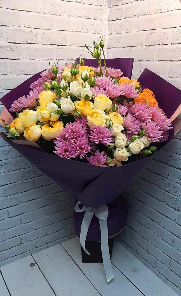 Букет цветов из: Хризантемы и Розы в Суде