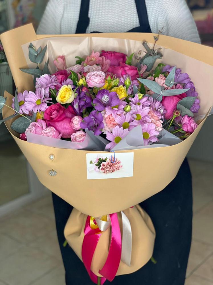 Букет цветов из: Хризантемы, Гвоздики и Альстромерии в Суде