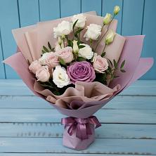 Букет цветов из:  Розы и Лизиантусы в Суде