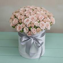 Цветочная композиция из Розы в шляпной коробке в Суде