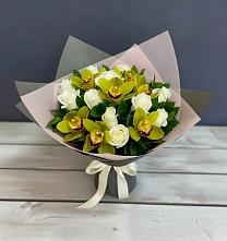 Букет цветов из:  Орхидеи и Розы в Суде