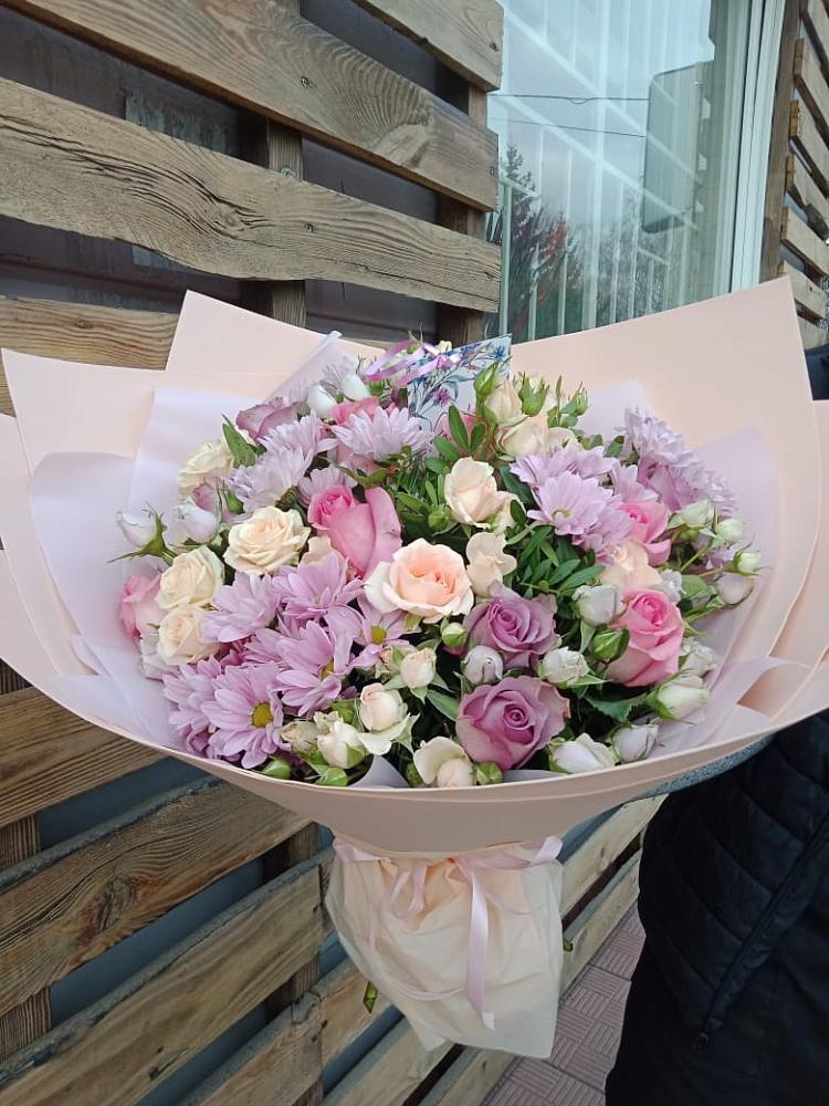 Букет цветов из: Розы и Хризантемы в Суде