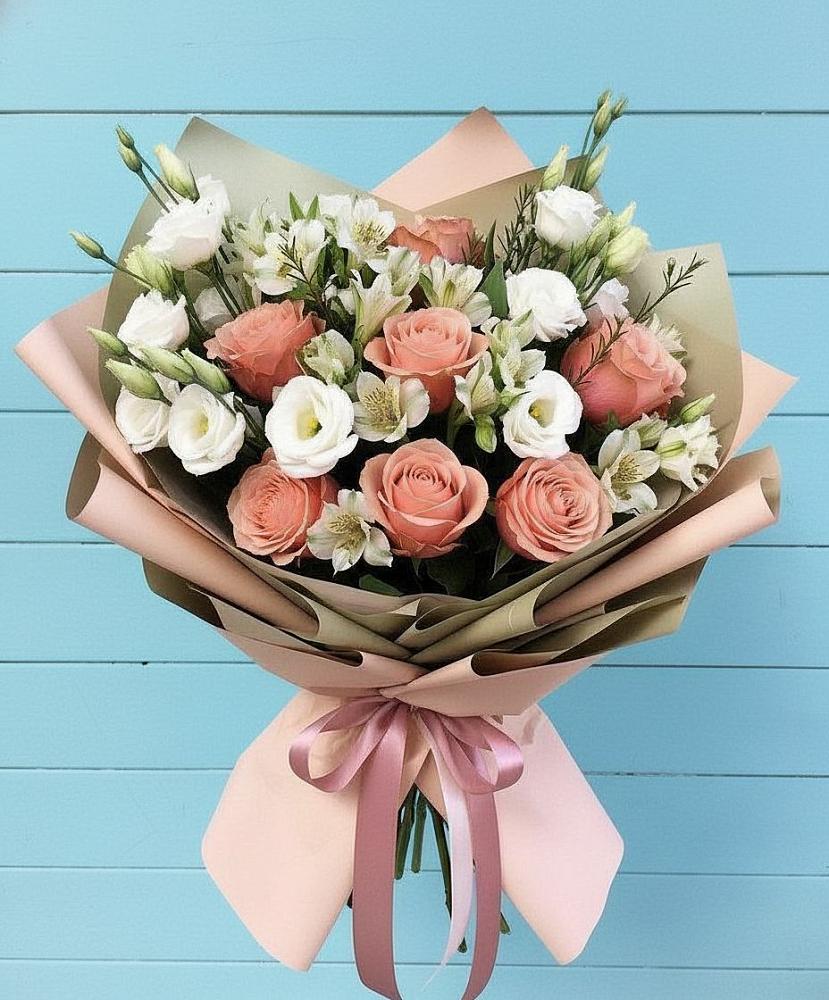 Букет цветов из: Розы, Альстромерии и Лизиантусы в Суде