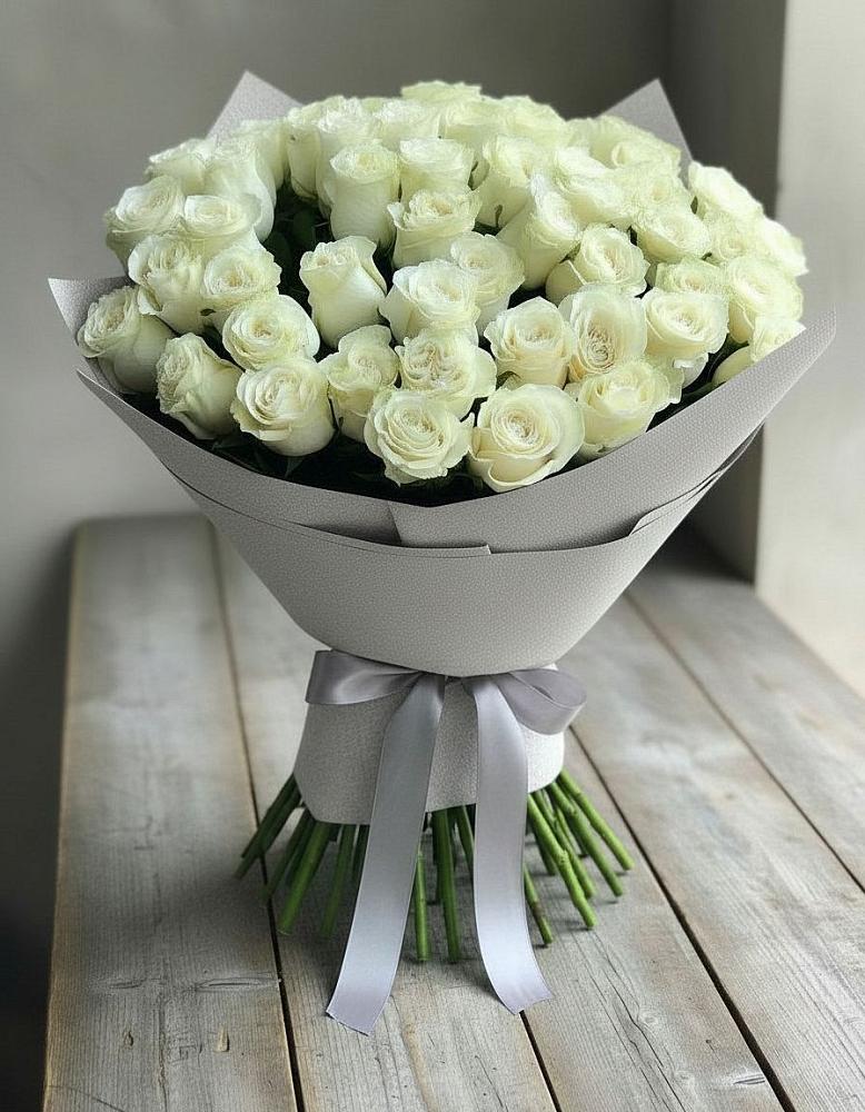 Букет 35 Белых роз в Суде
