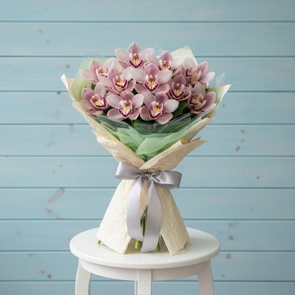 Букет цветов из: Орхидеи и Розы в Суде