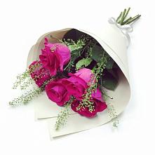 Букет цветов из:  Розы в Суде