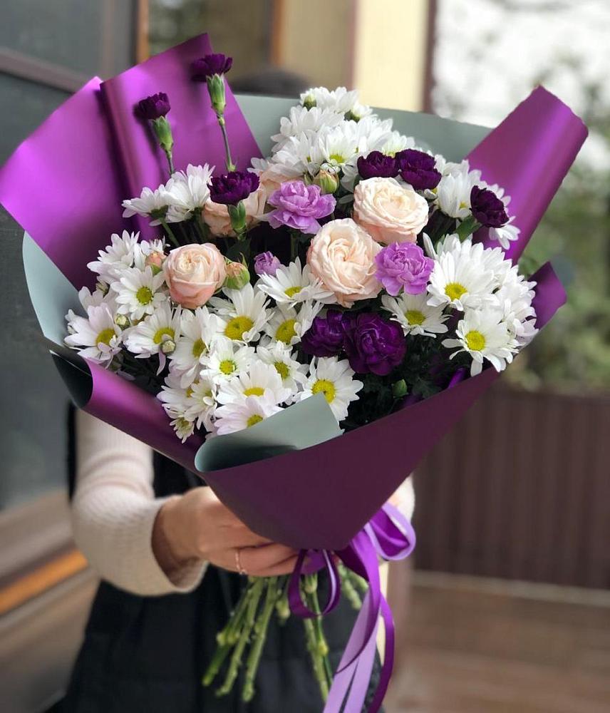 Букет цветов из: Хризантемы, Гвоздики и Розы в Суде