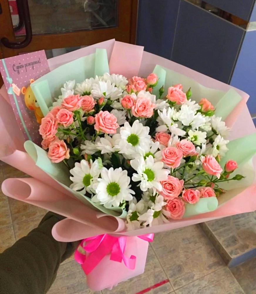 Букет цветов из: Розы и Хризантемы в Суде