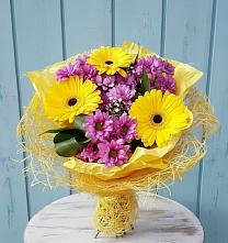 Букет цветов из:  Хризантемы и Герберы в Суде