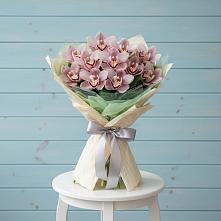 Букет цветов из:  Орхидеи и Розы в Суде