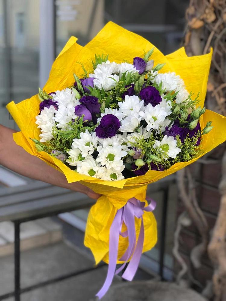 Букет цветов из: Ирисы, Хризантемы и Ромашки в Суде