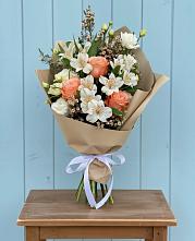 Букет цветов из:  Альстромерии, Лизиантусы, Розы и Хризантемы #REPLACE_PRED# Суде