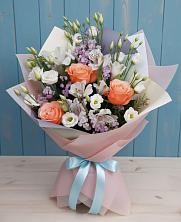 Букет цветов из:  Лизиантусы, Розы, Альстромерии и Гипсофила в Суде