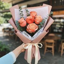 Букет цветов из:  Розы в Суде