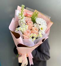 Букет цветов из:  Хризантемы и Розы в Суде