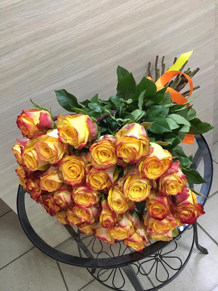 Букет Желтые розы в Суде