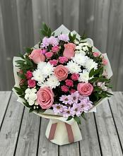 Букет цветов из:  Альстромерии, Гвоздики, Розы и Хризантемы в Суде