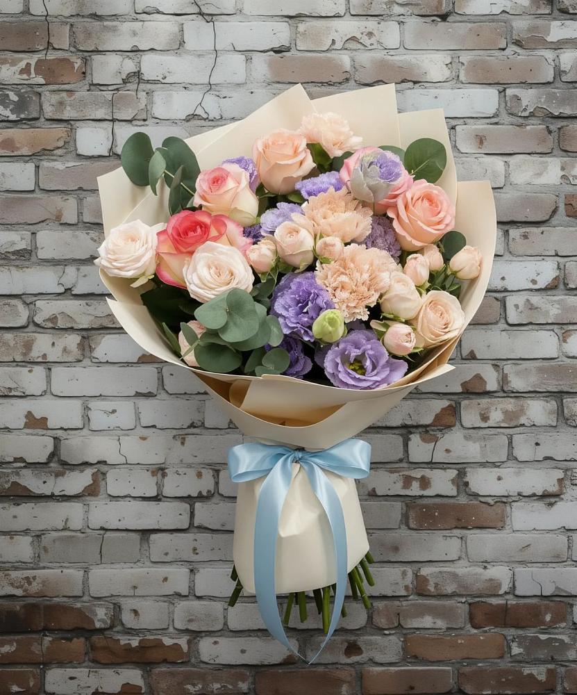 Букет цветов из: Розы, Лизиантусы и Гвоздики в Суде