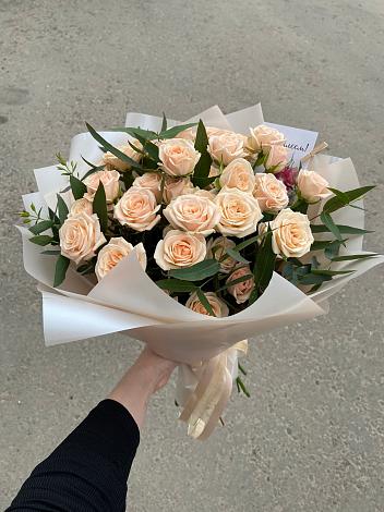 Букет Кремовые розы Латте в Суде