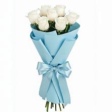 Букет 7 белых роз Проуд в Суде