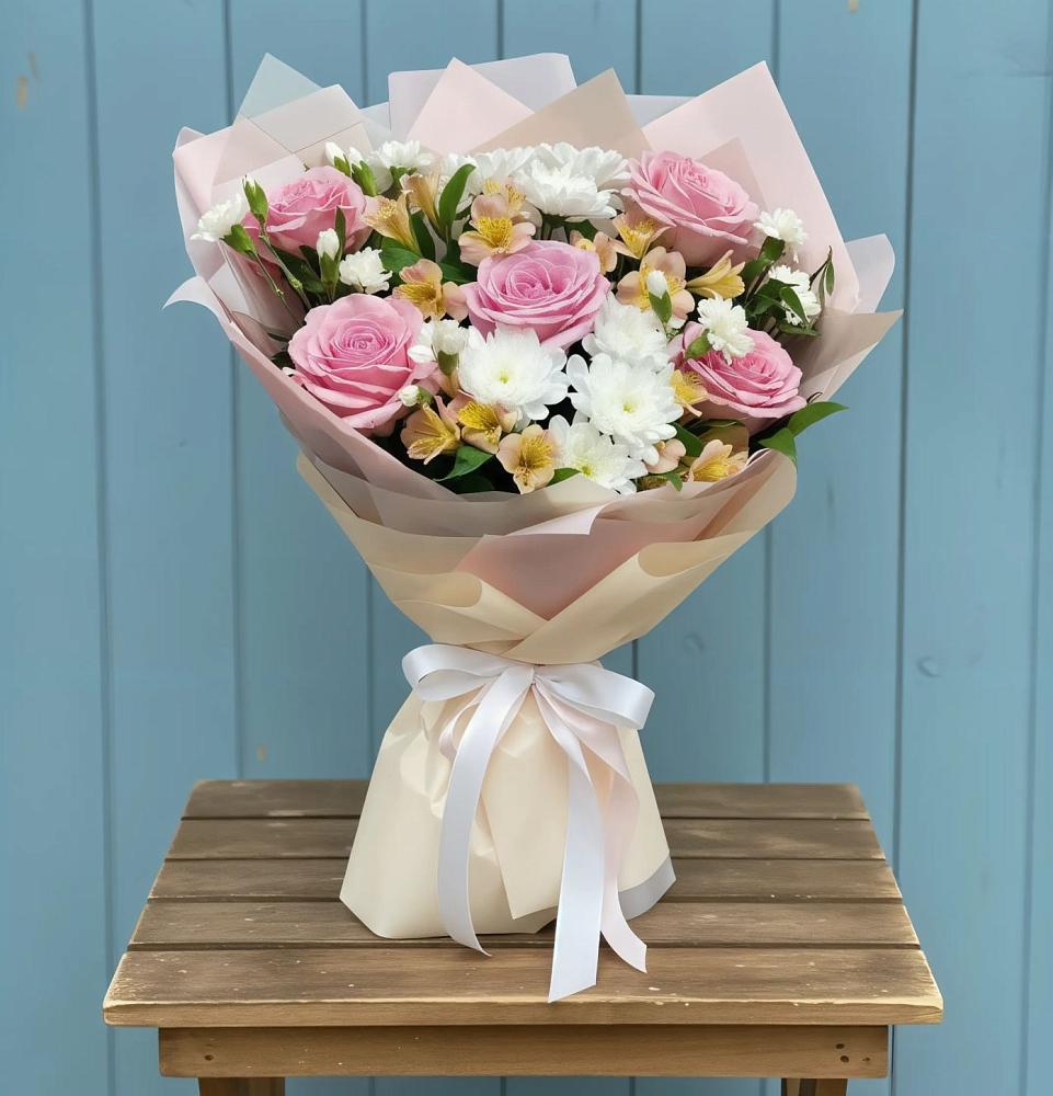 Букет цветов из: Гвоздики, Орхидеи и Розы в Суде