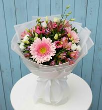 Букет цветов из:  Герберы, Альстромерии и Лизиантусы #REPLACE_PRED# Суде