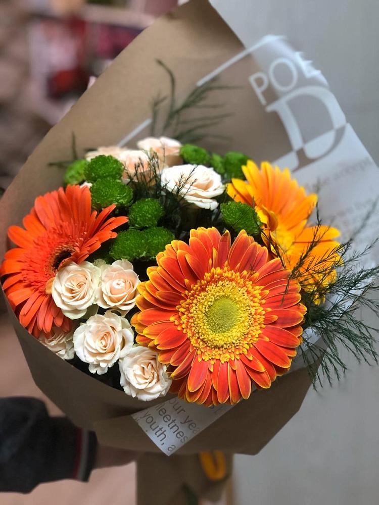 Букет цветов из: Герберы, Хризантемы и Розы в Суде