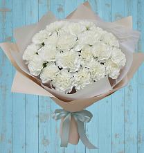 Букет цветов из:  Гвоздики в Суде