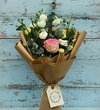 Букет цветов из:  Розы и Лизиантусы в Суде