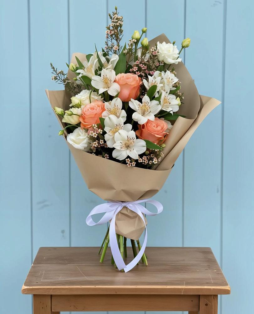 Букет цветов из: Альстромерии, Лизиантусы, Розы и Хризантемы в Суде