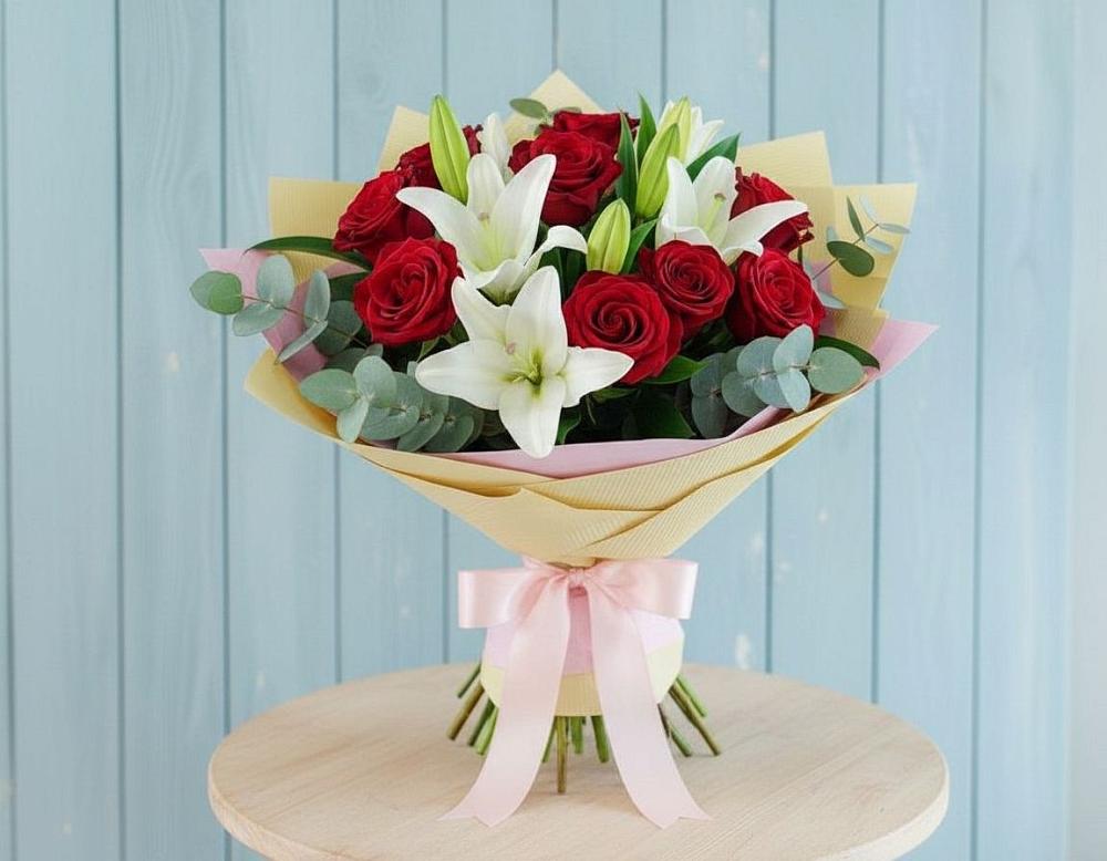 Букет цветов из: Лилии и Розы в Суде